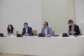 Anxo Lorenzo y Jacobo Sutil en la sesión informativa sobre las ayudas de la Agadic Anxo Lorenzo y Jacobo Sutil en la sesión informativa sobre las ayudas de la Agadic