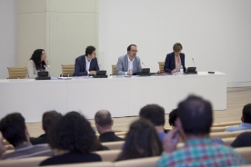 Anxo Lorenzo y Jacobo Sutil en la sesión informativa sobre las ayudas de la Agadic Anxo Lorenzo y Jacobo Sutil en la sesión informativa sobre las ayudas de la Agadic