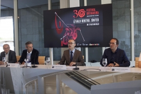 Vázquez Abad na presentación do Festival de Ortigueira