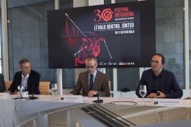 Vázquez Abad na presentación do Festival de Ortigueira