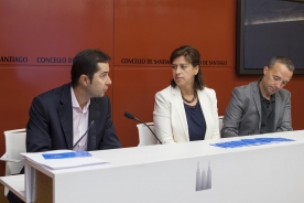 O director da Agadic e a concelleira de Cultura de Santiago, na presentación do novo bono