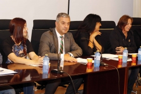 A Consellería de Cultura, Educación e Ordenación Universitaria, representada no seu secretario xeral de Política Lingüística, Valentín García Gómez, participou hoxe na mesa inaugural do IX Ciclo de mesas redondas “Escritores na Universidade” 