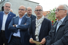 O conselleiro de Cultura, Educación e Ordenación Universitaria, Xesús Vázquez Abad, participou hoxe na homenaxe a Xaquín Lorenzo Fernández no 25º cabodano do seu pasamento