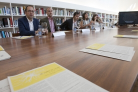 El director de la Agadic en la presentación del espectáculo