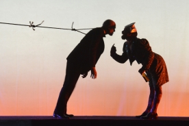 A Consellería de Cultura e Educación abre a nova carteleira do Salón Teatro de Santiago con 14 funcións de ‘A tempestade’ de Voadora 
