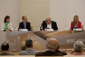 O conselleiro de Cultura, Educación e Ordenación Universitaria, Xesús Vázquez Abad, inaugurou hoxe a VI Bienal Literaria que rende homenaxe ás letras galegas e que se desenvolverá ao longo de dúas xornadas no Gaiás 