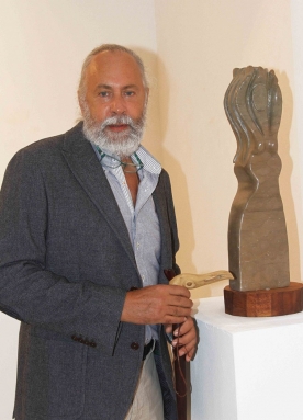 O escultor galego Alfonso Rivero de Aguilar inaugurou hoxe na Delegación da Xunta de Galicia en Madrid-Casa de Galicia a exposición de esculturas de pequeno formato "Miradas de autor"