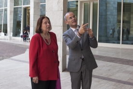 Vázquez Abad recibe os participantes no “Encontro en Compostela”, dentro da VI Bienal Literaria do Pen Club