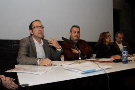 O secretario xeral de Cultura, Anxo Lorenzo, participou hoxe na primeira sesión do seminario ‘Aproximación a un modelo de transferencia en belas artes’, unha iniciativa organizada pola Universidade de Vigo que se desenvolve ata mañá na Casa das Campás e na Facultade de Belas Artes, en Pontevedra.