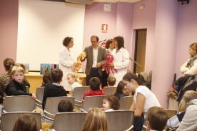 Os máis novos foron os protagonistas das actividades de divulgación científica que a Consellería de Cultura, Educación e Ordenación Universitaria programou esta tarde na Biblioteca Pública Juan Compañel de Vigo para celebrar o Mes da Ciencia en Galego.