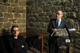 O conselleiro de Cultura, Educación e Ordenación Universitaria, participou esta mañá na entrega dos décimos Premios Bacelos de Prata ás adegas ‘Arco da Vella’,da zona do Ribeiro, e ‘Terra de Asorei’, do Salnés