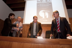 O secretario xeral de Política Lingüística, Valentín García, presentou o libro Leandro Carré. Un século de cultura e compromiso 