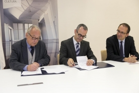 El conselleiro de Cultura, Educación e Ordenación Universitaria, Xesús Vázquez Abad, y el presidente del patronato del Museo do Pobo Galego, Justo Beramendi González, firmaron este mediodía en la Cidade da Cultura de Galicia un convenio de colaboración