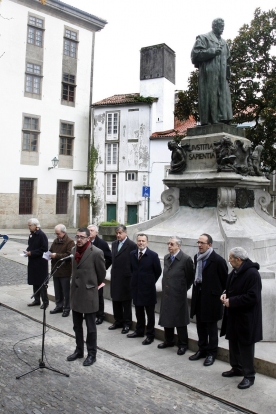 Anxo Lorenzo participou hoxe na ofrenda-homenaxe que Santiago de Compostela lle rendeu a Eugenio Montero Ríos, no ano no que se conmemora o centenario do seu pasamento Anxo Lorenzo participou hoxe na ofrenda-homenaxe que Santiago de Compostela lle rendeu a Eugenio Montero Ríos, no ano no que se conmemora o centenario do seu pasamento