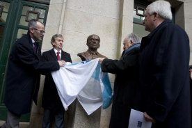 El conselleiro de Cultura, Educación e Ordenación Universitaria, Xesús Vázquez Abad, participó esta mañana en el homenaje que la Universidad de Santiago en colaboración con el Foro Peinador le rindió a Isidro Parga Pondal