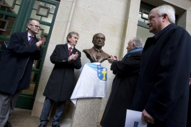 O conselleiro de Cultura, Educación e Ordenación Universitaria, Xesús Vázquez Abad, participou esta mañá na homenaxe que a Universidade de Santiago en colaboración co Foro Peinador lle rendeu a Isidro Parga Pondal, co gallo da celebración do Día da Galeguidade Empresarial