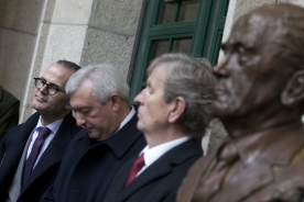 O conselleiro de Cultura, Educación e Ordenación Universitaria, Xesús Vázquez Abad, participou esta mañá na homenaxe que a Universidade de Santiago en colaboración co Foro Peinador lle rendeu a Isidro Parga Pondal, co gallo da celebración do Día da Galeguidade Empresarial