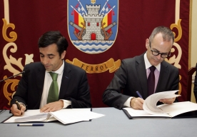 O conselleiro de Cultura, Educación e Ordenación Universitaria, Xesús Vázquez Abad, e o alcalde de Ferrol, José Manuel Rey Varela, na sinatura do acordo de colaboración para a mellora dos servizos bibliotecarios que presta a Biblioteca Municipal Central de Ferrol