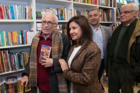 El secretario xeral de Política Lingüística ,Valentín García, acompañó al escritor y académico de la lengua gallega Xosé Neira Vilas en el acto de presentación