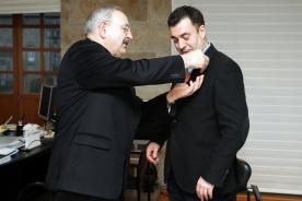 O conselleiro de Cultura, Educación e Ordenación Universitaria, Román Rodríguez, e o presidente do Consello da Cultura Galega (CCG), Ramón Villares, mantiveron hoxe unha primeira xuntanza de traballo para abordar o desenvolvemento dos diferentes proxectos que ambas as dúas entidades teñen en marcha, así como para abrir novas vías de colaboración O conselleiro de Cultura, Educación e Ordenación Universitaria, Román Rodríguez, e o presidente do Consello da Cultura Galega (CCG), Ramón Villares, mantiveron hoxe unha primeira xuntanza de traballo para abordar o desenvolvemento dos diferentes proxectos que ambas as dúas entidades teñen en marcha, así como para abrir novas vías de colaboración