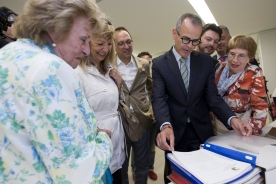 El conselleiro de Cultura, Educación e Ordenación Universitaria, Xesús Vázquez Abad, firmó hoy el acta de donación a la Cidade da Cultura del Archivo