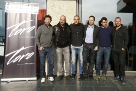 O director da Agadic (Axencia Galega das Industrias Culturais), Jacobo Sutil, visitou esta tarde en Vigo a rodaxe do filme ‘Toro’