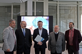 O conselleiro de Cultura e Educación entrega a proposta do Plan de dinamización da lingua galega no tecido económico aos presidentes da Real Academia Galega e do Consello da Cultura Galega