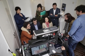 El conselleiro de Cultura e Educación visita el rodaje de la película María (y los demás)