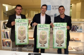El director de la Agadic, Jacobo Sutil, y el alcalde de Ribadavia, José Ignacio Gómez, firmaron hoy en la Cidade da Cultura de Galicia un convenio por lo que la Xunta de Galicia colabora con la organización de este importante evento escénico 