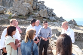 O conselleiro de Cultura, Educación e Ordenación Universitaria, Román Rodríguez, visitou hoxe o Castro de Baroña