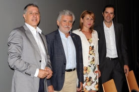 O director da Axencia Galega das Industrais Culturais (Agadic) da Consellería de Cultura, Educación e Ordenación Universitaria, Jacobo Sutil, participou esta mañá na rolda de prensa na que deu conta da nova programación xunto aos responsables do teatro: a directora, Olga Mojón; e Rosendo Fernández, vicepresidente da Deputación de Ourense; ademais do concelleiro de Cultura ourensán, Francisco González