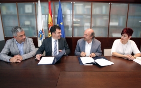 O conselleiro de Cultura, Educación e Ordenación Universitaria, Román Rodríguez, e o presidente da Asociación de Escritores en Lingua Galega (AELG), Cesáreo Sánchez, asinaron hoxe dous convenios de colaboración 