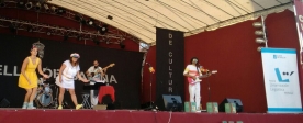 Os concellos de Malpica de Bergantiños, Nogueira de Ramuín e Vilamarín gozarán esta fin de semana da música en directo de Xoán Curiel e a súa banda no marco do FalaRedes que a Consellería de Cultura, Educación e Ordenación Universitaria leva por cuarto ano aos concellos adscritos á Rede de Dinamización Lingüística (RDL) da Xunta de Galicia.