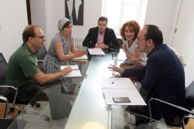 O secretario xeral de Cultura e o director da Agadic reúnense coa nova directiva da Asociación Escena Galega
