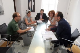 O secretario xeral de Cultura e o director da Agadic reúnense coa nova directiva da Asociación Escena Galega