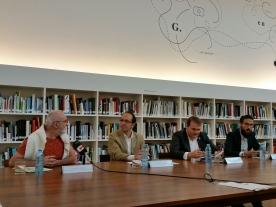 As bases da terceira edición do certame, que tamén conta co apoio da Deputación de Lugo, foron presentadas hoxe en rolda de prensa polos coordinadores do premio, Xosé Lois Vázquez e Víctor Nieves, polo deputado de Cultura da Deputación Provincial de Lugo, Francisco Javier Balado, e polo secretario xeral de Cultura, Anxo Lorenzo As bases da terceira edición do certame, que tamén conta co apoio da Deputación de Lugo, foron presentadas hoxe en rolda de prensa polos coordinadores do premio, Xosé Lois Vázquez e Víctor Nieves, polo deputado de Cultura da Deputación Provincial de Lugo, Francisco Javier Balado, e polo secretario xeral de Cultura, Anxo Lorenzo
