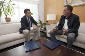 O conselleiro Román Rodríguez e mailo presidente desta entidade, Manuel Quintana Martelo