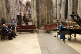 O conselleiro de Cultura, Educación e Ordenación Universitaria, Xesús Vázquez Abad, asistiu hoxe ao concerto que a pianista xaponesa Mine Kawakami ofreceu na Catedral de Santiago de Compostela