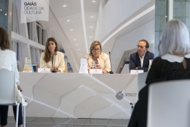 La directora xeral de Comercio, Sol Vázquez, y el secretario xeral de Cultura, Anxo Lorenzo, participaron esta mañana junto con la presidenta de la Federación de Librerías de Galicia, Pilar Rodríguez, en la presentación de la iniciativa Y ti, que vienes leyendo?, un concurso con el que los libreros gallegos premian los lectores que compartan en la red sus recomendaciones literarias.