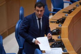 Román Rodríguez en el pleno del Parlamento