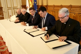 O presidente do Goberno galego presidiu esta mañá a sinatura do acordo de colaboración entre a Xunta, o Cabido e a Fundación Catedral para continuar coa rehabilitación da sé compostelá