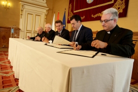 O presidente do Goberno galego presidiu esta mañá a sinatura do acordo de colaboración entre a Xunta, o Cabido e a Fundación Catedral para continuar coa rehabilitación da sé compostelá