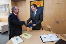 Román Rodríguez, e o presidente da Asociación Etnográfica de Codeseda Román Rodríguez, e o presidente da Asociación Etnográfica de Codeseda