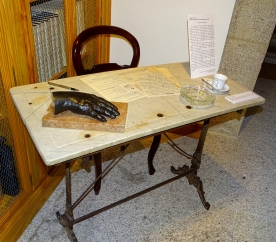 A Consellería de Cultura e Educación amosa os segredos da novela máis celebrada de cela na exposición “La Colmena. Historia dunhas páxinas zarandeadas”