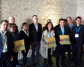 El conselleiro de Cultura, Educación y Ordenación Universitaria, Román Rodríguez, recibió hoy de manos del Gobierno de Hungría el testimonio para que Galicia sea la anfitriona del próxima Womex