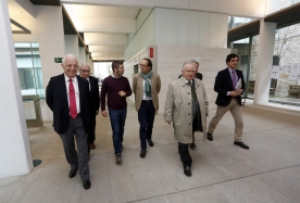 Anxo Lorenzo participó en la presentación del programa, junto con Xesús Alonso Montero, presidente de la RAG; Fernando Filgueira Iglesias, hijo de Xosé Filgueira Valverde; José Enrique Fernández, director de Patrimonio y Cultura de la Fundación Barrié; Francisco Díaz-Fierros, vicepresidente del CCG; Xosé Leal, diputado provincial de Cultura; y Xosé Carlos Valle, director del Museo de Pontevedra