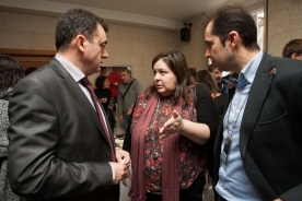 Román Rodríguez participó en una de las reuniones de intercambio con los agentes culturales acreditados en esta tercera edición del mercado gallego de las artes escénicas