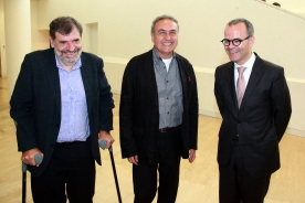 O conselleiro de Cultura, Educación e Ordenación Universitaria na clausura do ciclo Nexos, con Vicente Molina Foix