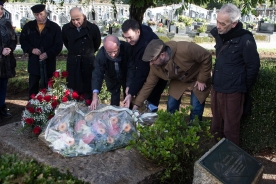  El conselleiro de Cultura, Educación e Ordenación Universitaria, Román Rodríguez, participó en la ofrenda floral a Ramón María del Valle-Inclán