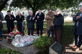  El conselleiro de Cultura, Educación e Ordenación Universitaria, Román Rodríguez, participó en la ofrenda floral a Ramón María del Valle-Inclán
